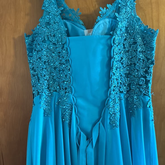 V-neck Bridesmaid Dress - Picture 4 of 9